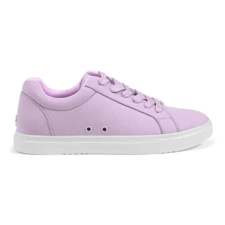 fuego-low-top-laventeli-2-1200×1200 Trendikkäät nauhalliset tanssikengät. Vegaaniset materiaalit sekä luistava kumiseospohja. Saatavilla useissa väreissä.