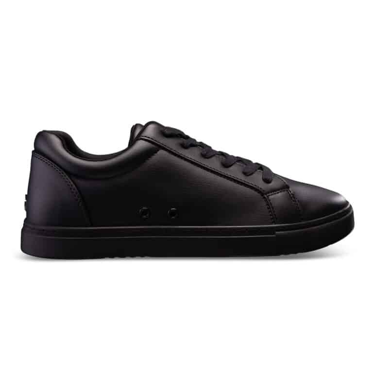 fuego-low-top-kokomusta-tanssikenka-1-1200×1200 Trendikkäät nauhalliset tanssikengät. Vegaaniset materiaalit sekä luistava kumiseospohja. Saatavilla useissa väreissä.