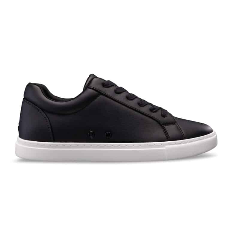 fuego-low-top-musta-tanssikenka-1-1200×1200 Trendikkäät nauhalliset tanssikengät. Vegaaniset materiaalit sekä luistava kumiseospohja. Saatavilla useissa väreissä.