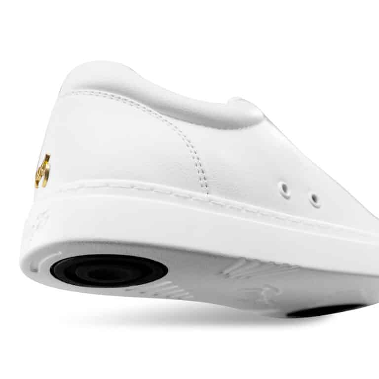 fuego-low-top-valkoinen-tanssikenka-2-1200×1200 Trendikkäät nauhalliset tanssikengät. Vegaaniset materiaalit sekä luistava kumiseospohja. Saatavilla useissa väreissä.