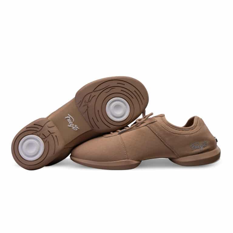 fuego-splitsole-latte-tanssikenka-1-1200×1200 Kevyet kankaiset sekä pehmeät tanssikengät joissa on kaksiosainen pohja. Pohja on luistavaa kumiseosta.