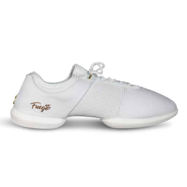 fuego-splitsole-valkoinen-tanssikenka-1-1200×1200 Kevyet kankaiset sekä pehmeät tanssikengät joissa on kaksiosainen pohja. Pohja on luistavaa kumiseosta.