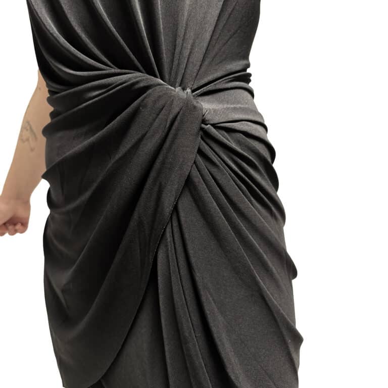 Silverfashion-8792-mekko-musta_edestä_lähikuva